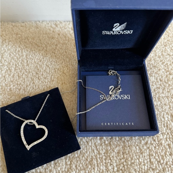 【Swarovski】 Swan Silver Tone and White Crystal Heart Pendant Necklace 15" - Picture 3 of 6